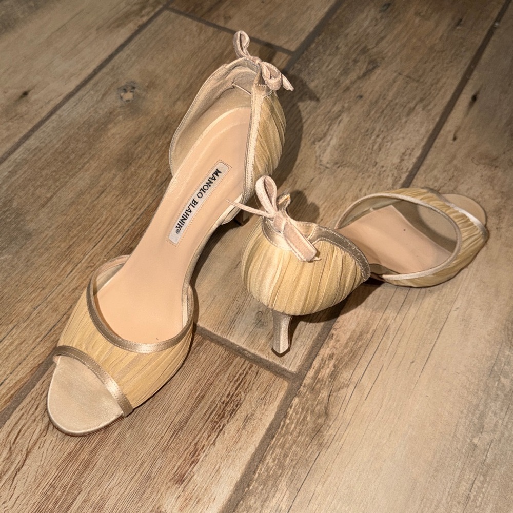 Manolo Blahnik Pale Yellow Pleated Satin D'Orsay Heels with Bow
